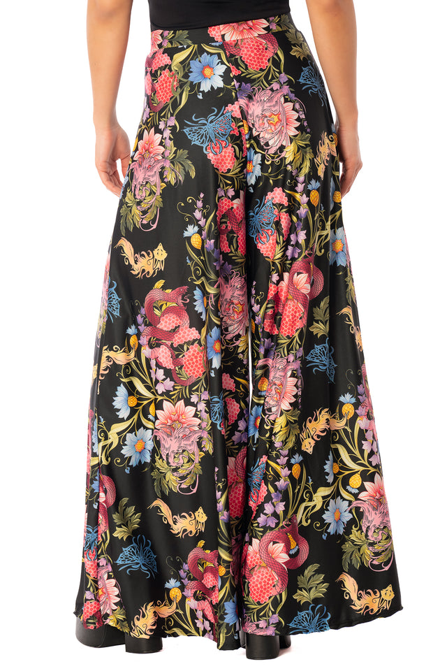 Additional product photograph 5 of the League of Legends K/DA x BlackMilk wide-leg palazzo pants with a colourful floral and animal-inspired K/DA print.
