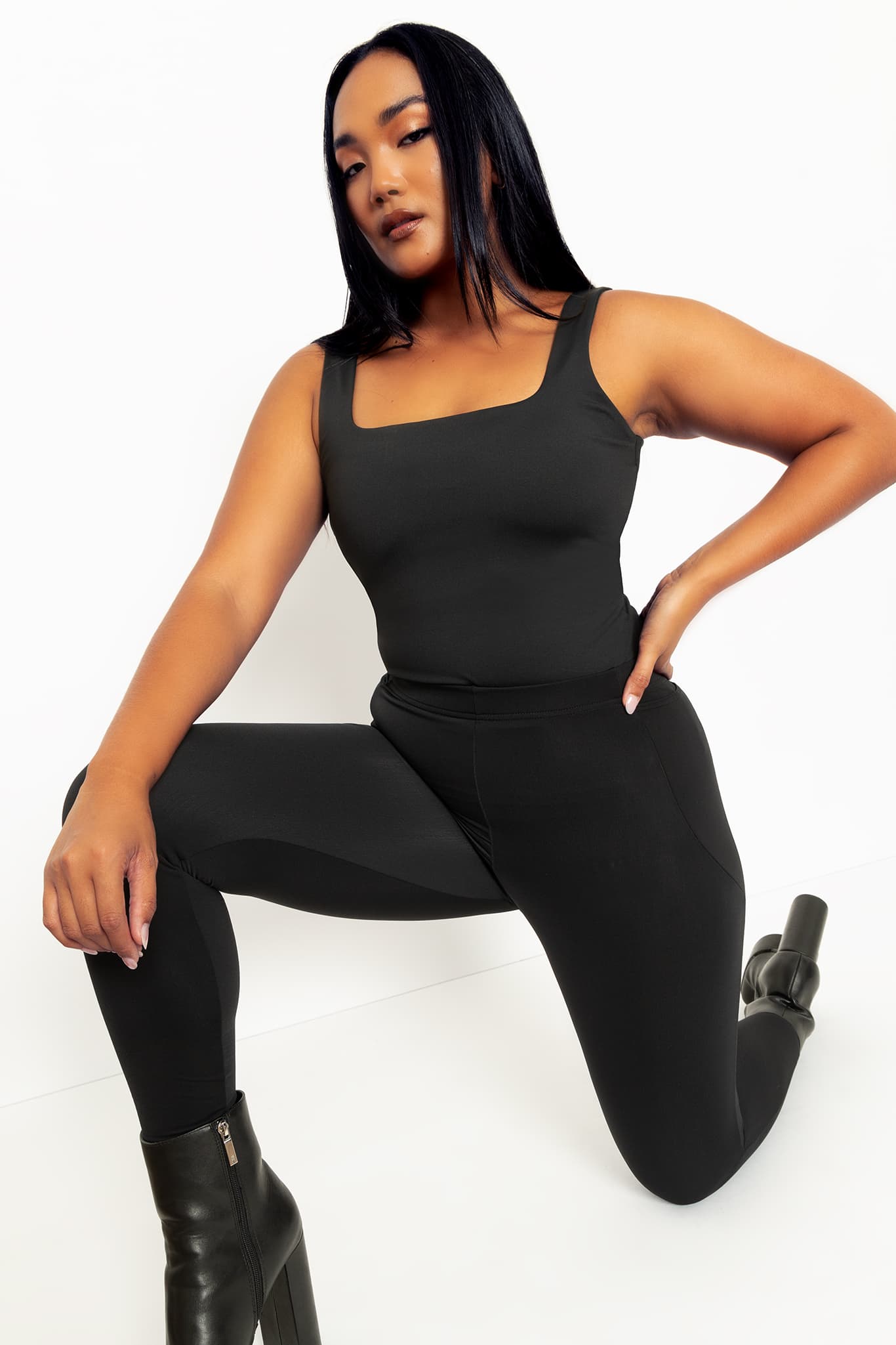 Waist-Shaper Highwaist Leggings with Pockets — TheAthleticCompany /  12368056 CANADA INC.