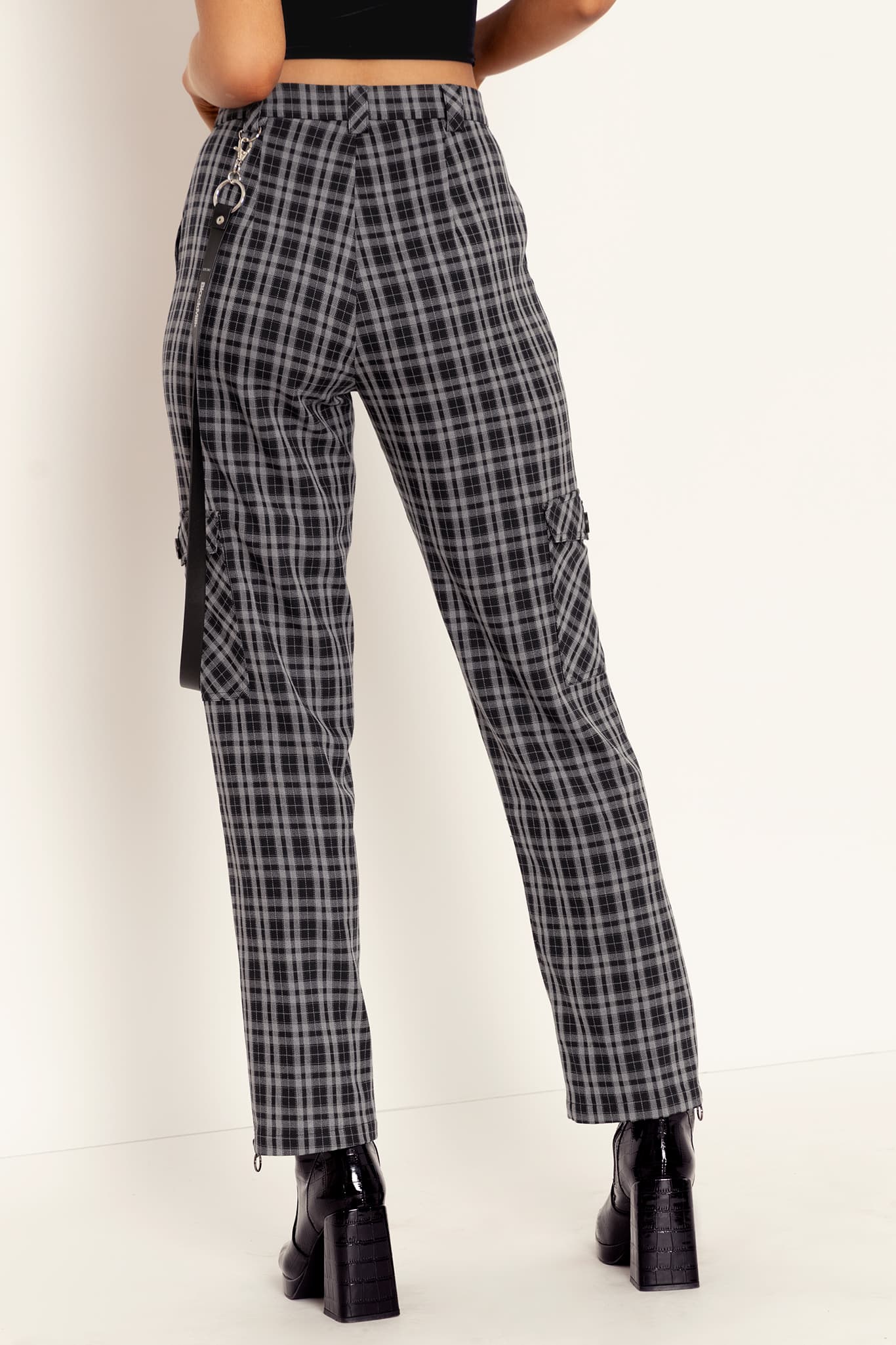 Women's Checkered Fashion Pants and Leggings - Up to 75% OFF - Buy Checkered  Fashion Pants and Leggings for Women Online - Kuwait city, other cities,  Kuwait - Namshi